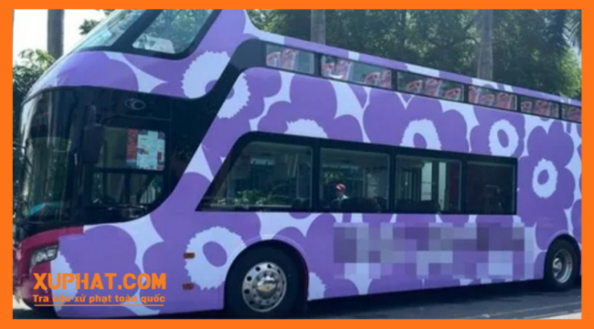 Chiếc xe buýt 2 tầng hóa trang để quảng cáo trên phố tại Hà Nội bị xử phạt.