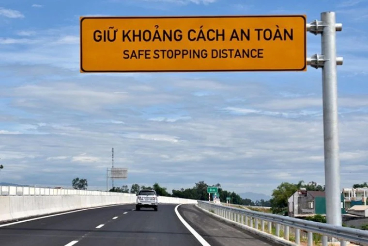 Nhiều tài xế có thói quen không giữ khoảng cách an toàn, dễ gây ra các vụ tai nạn nghiêm trọng.