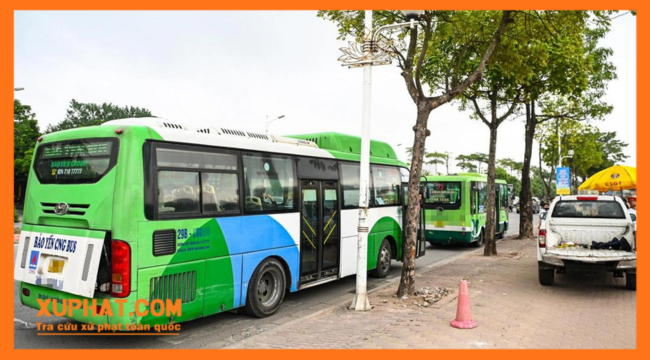 Hàng loạt xe buýt bị dừng xử lý vào sáng cùng ngày trên địa bàn Hà Nội