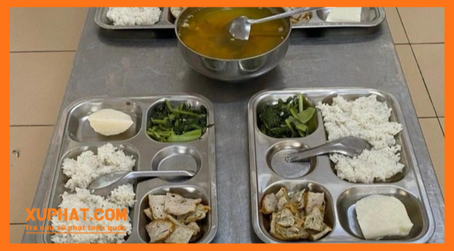 Hình ảnh bữa ăn bán trú của các em học sinh tại Trường Tiểu học Điện Biên 1