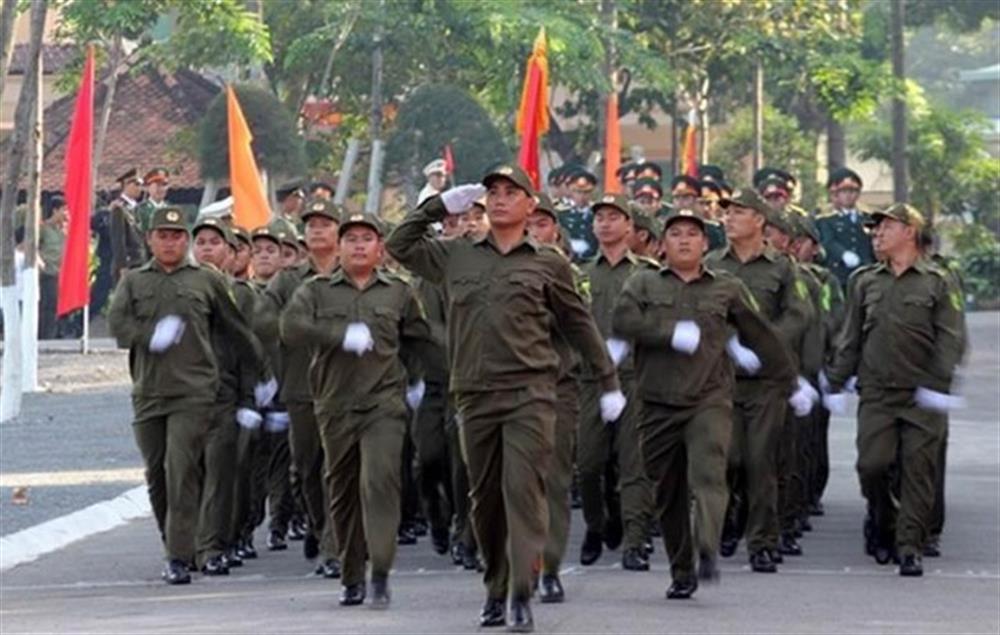 Công dân Việt Nam có nguyện vọng và có đầy đủ các tiêu chuẩn, điều kiện như quy định đều được xem xét, tuyển chọn tham gia lực lượng tham gia bảo vệ an ninh, trật tự ở cơ sở.