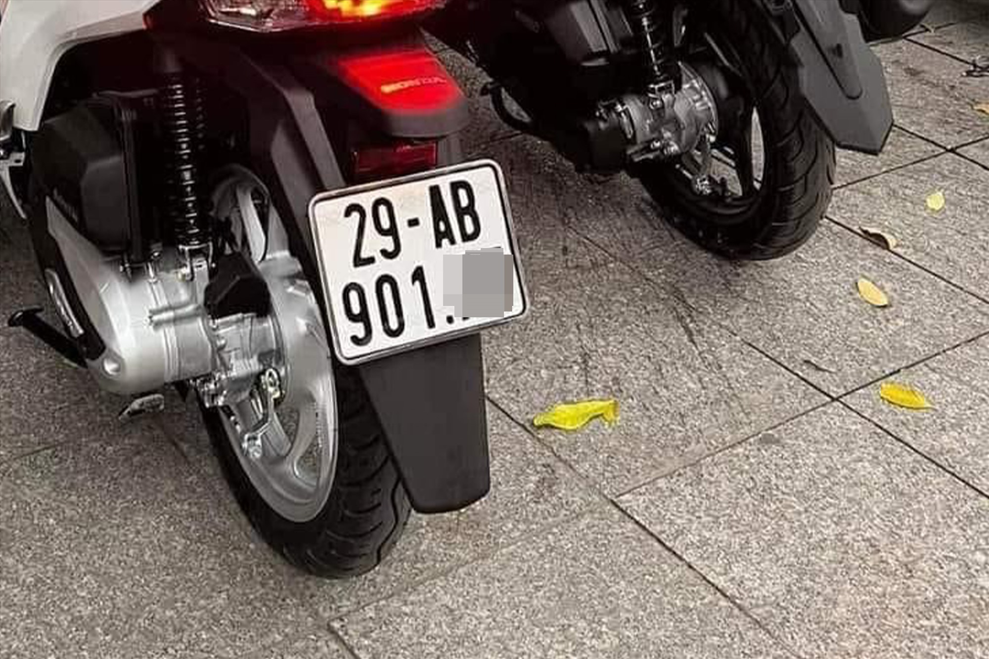 Mua xe mới bao lâu có biển số xe 2025?