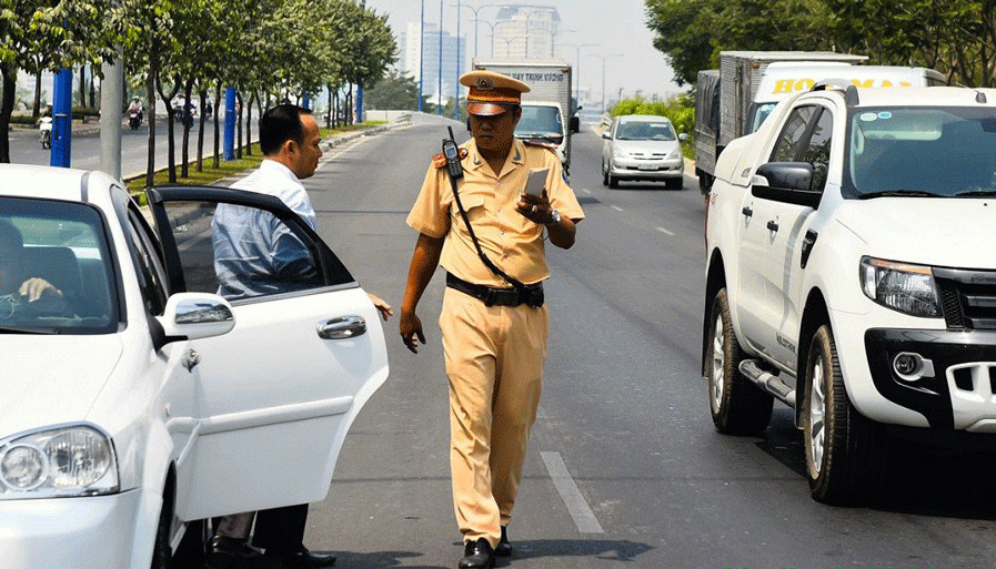 Ô tô chạy vượt quá tốc độ thì bị trừ bao nhiêu điểm giấy phép lái xe? (Hình từ Internet)