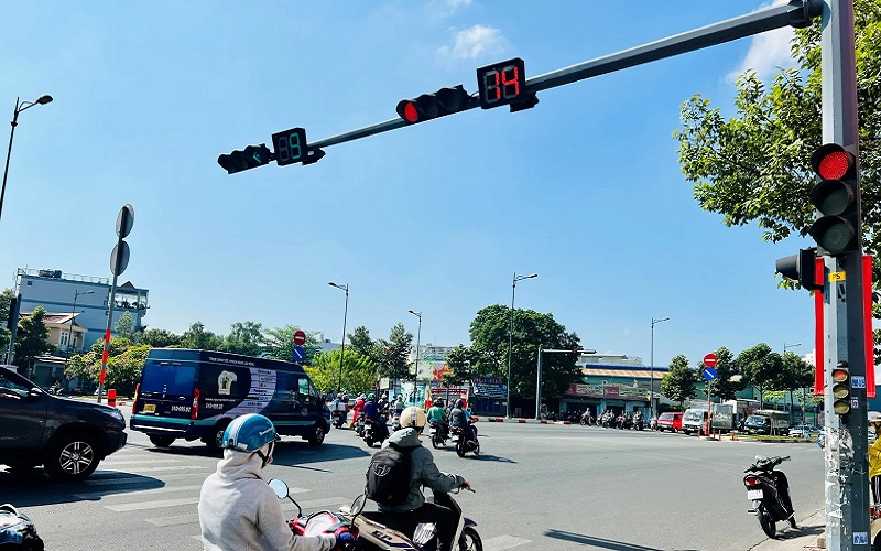 Quy tắc chấp hành báo hiệu đường bộ quy định ra sao?