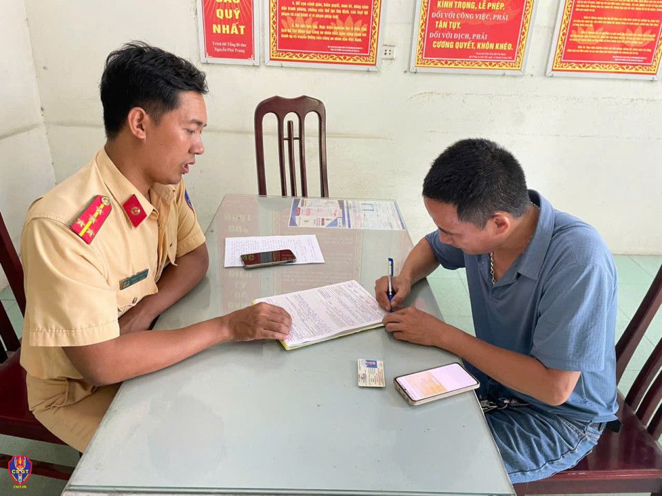Đi sai làn đường, lái xe ô tô đầu kéo bị xử phạt 5 triệu đồng