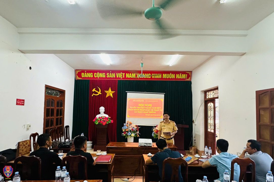 Phổ biến pháp luật và ký cam kết chấp hành quy định về TTATGT tại Công ty TNHH Nguyễn Minh Quân